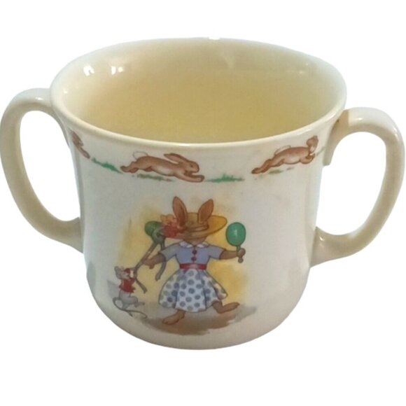 Vintage Royal Doulton Bunnykins Two-Handled Mug 'Trying on Hats' Fine Bone China - Picture 4 of 6